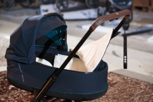 Jeśli Twoje dziecko urodzi się w okresie jesienno-zimowym, zadbaj o to aby gondola była wyposażona w ochraniacz na nóżki!