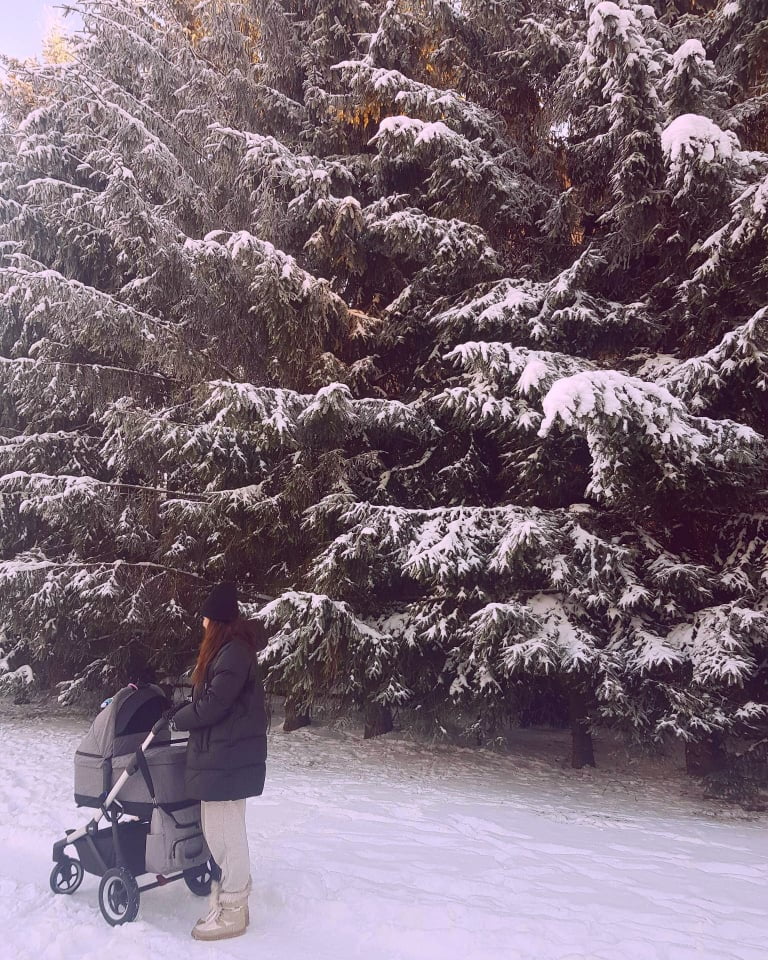Pierwszy spacer z dzieckiem zimą. O czym warto pamiętać?