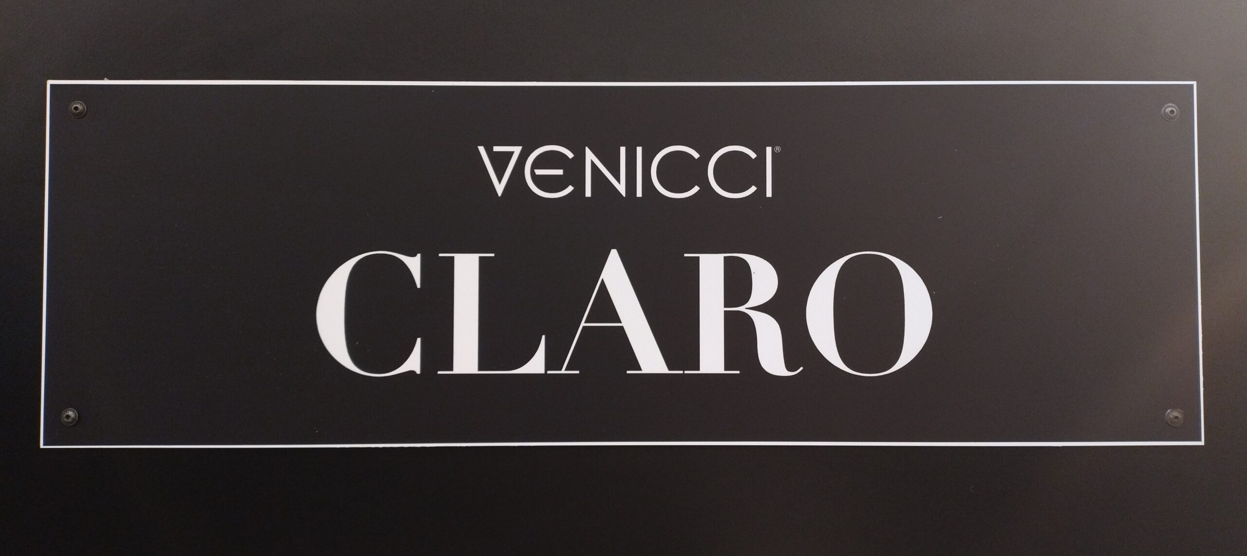 Poranna kawa z marką Venicci – start tygodnia z wózkiem Claro.