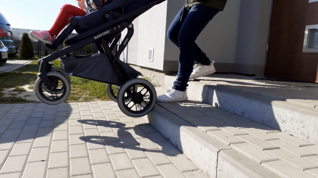 MaxiCosi Lila XP schody1