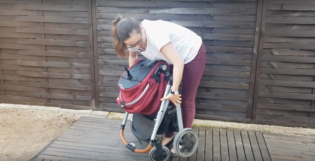Składanie i kompaktowość wózka Maxi-Cosi Zelia – Iza testuje!