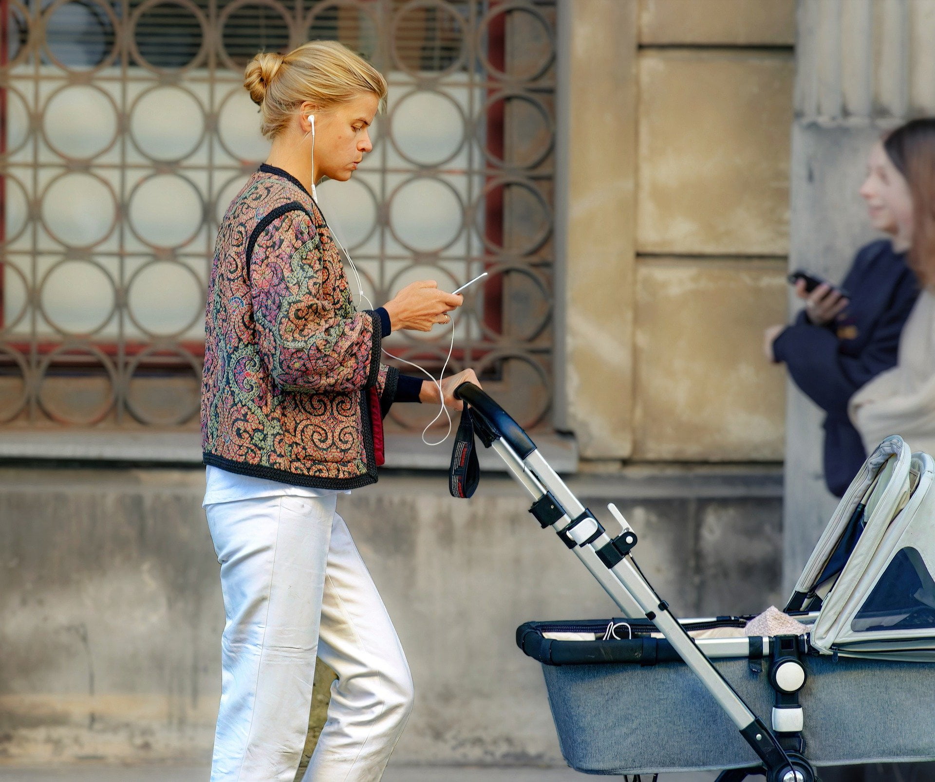 Babyblip. Wózek z napędem elektrycznym, który sam karmi dziecko podczas spaceru