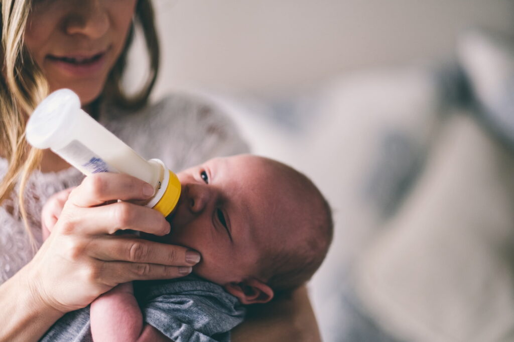 Denerwują Cię przerwy na karmienie dziecka podczas spacerów? Wózek Babyblip rozwiąże ten problem i sam nakarmi dziecko. Źródło zdjęcia: pixabay